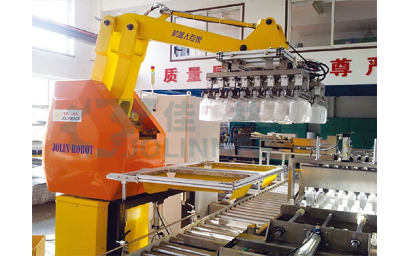 Plastic bottle packing machine